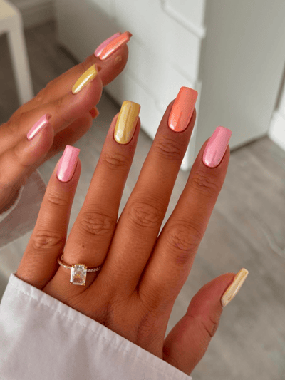 unghie pastello arcobaleno